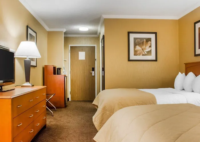 Clarion Hotel & Suites Riverfront