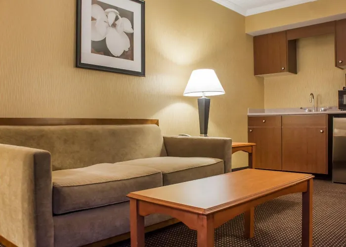 Clarion Hotel & Suites Riverfront