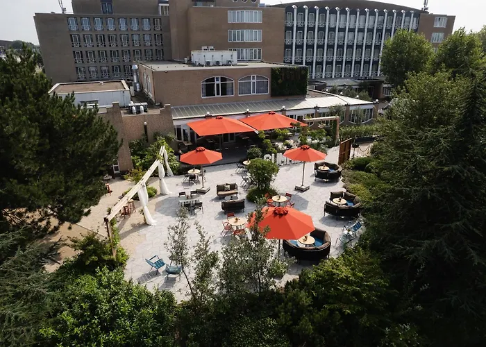Carlton Oasis Hotel