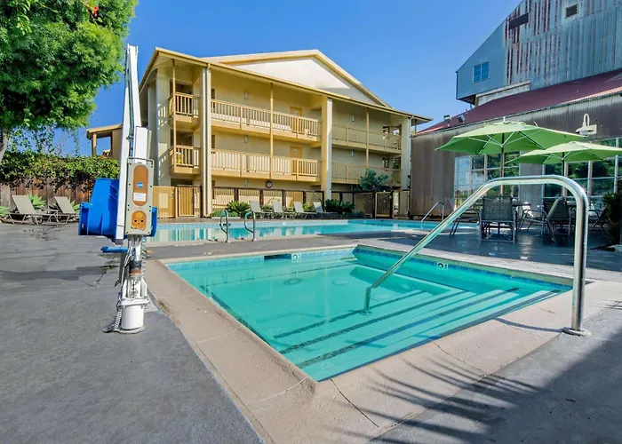La Quinta Inn & Suites By Wyndham Irvine Spectrum