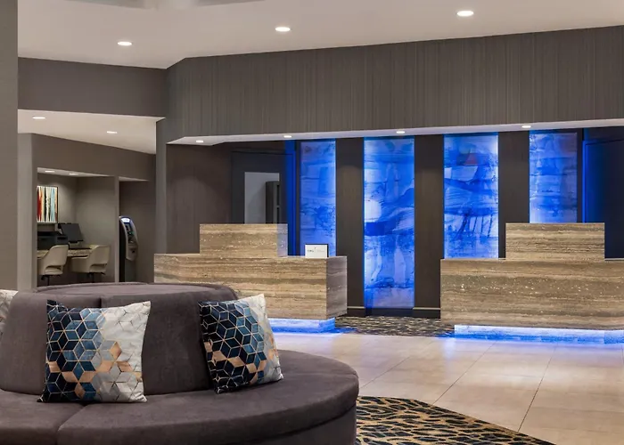 Crowne Plaza Edison By Ihg