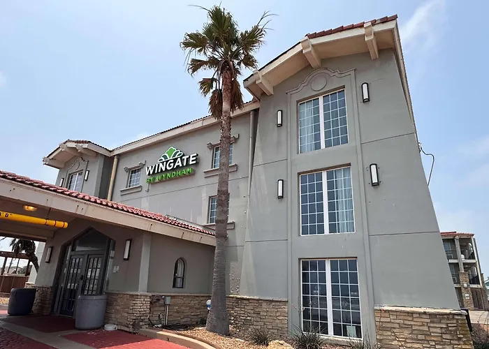 Wingate By Wyndham Galveston Beachfront At The Seawall