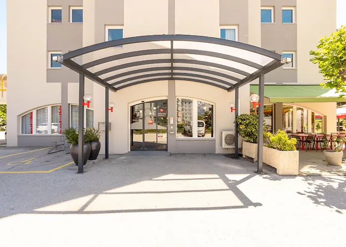 Ibis Sion