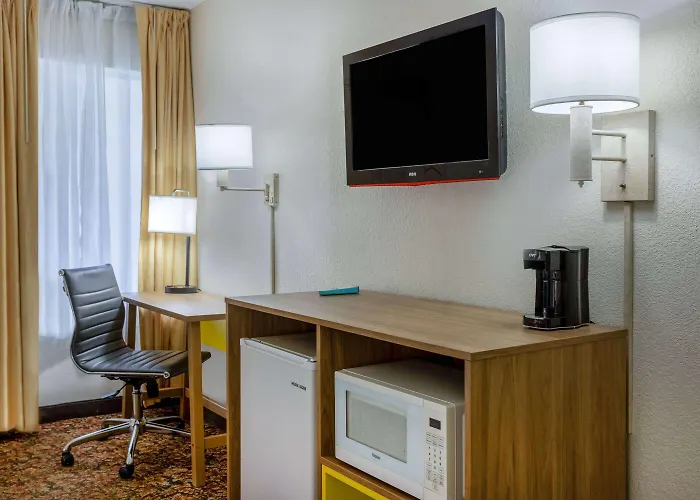 Hotel Carolina A Days Inn By Wyndham