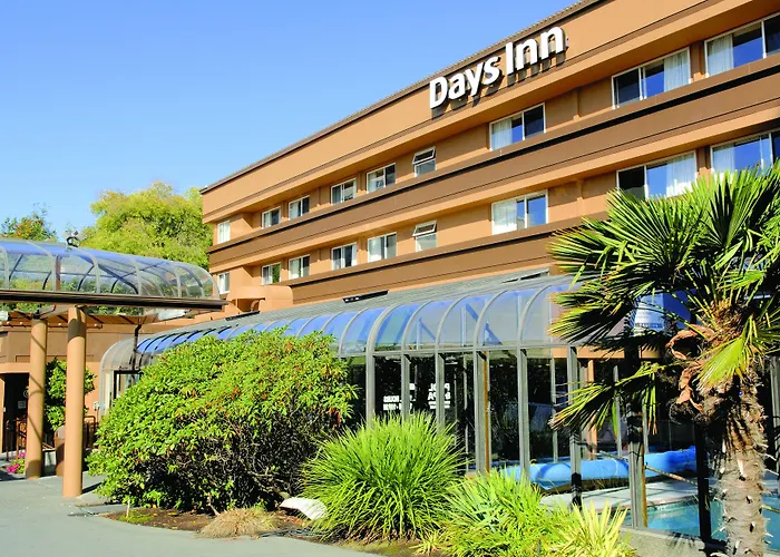 Days Inn By Wyndham Victoria On The Harbour