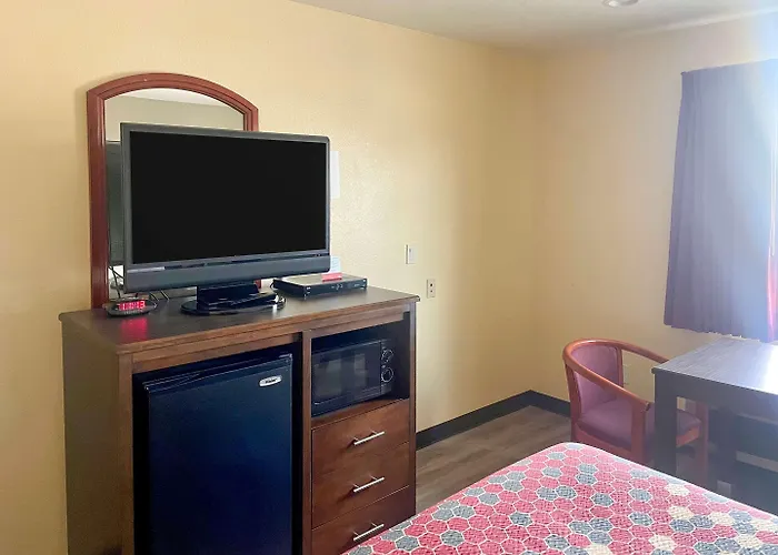 Econo Lodge Inn & Suites Corning Travel Center
