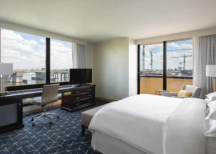 Sheraton Norfolk Waterside Hotel