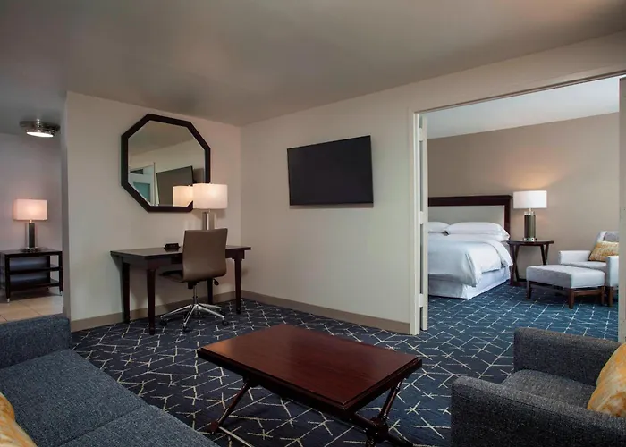Sheraton Norfolk Waterside Hotel