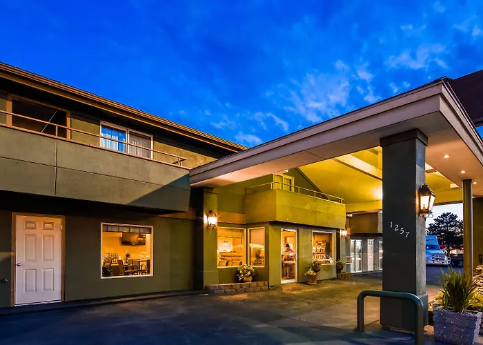 Rivertree Inn & Suites