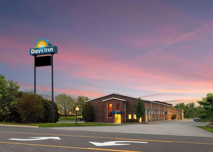 Days Inn By Wyndham Rockford I-90 Walking Distance To Casino