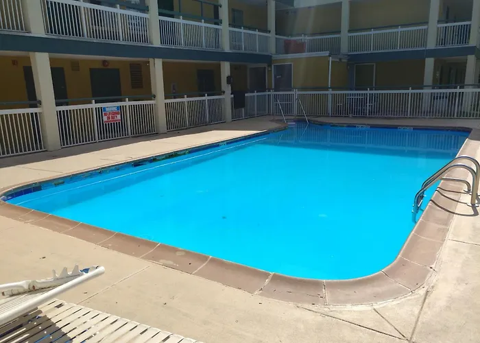 Super 8 By Wyndham New Cumberland