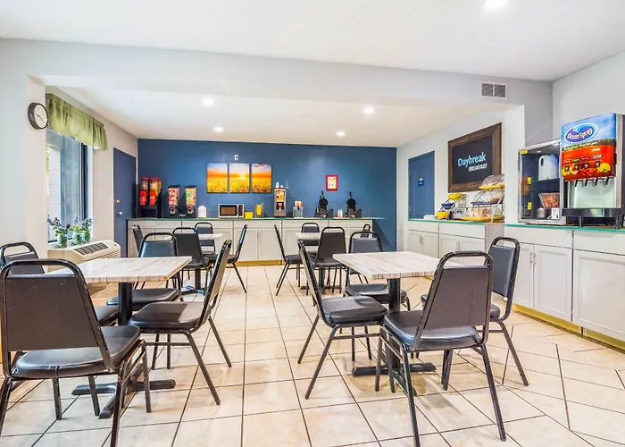 Days Inn By Wyndham Raleigh Glenwood-Crabtree