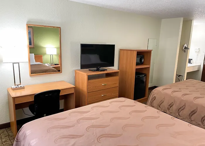 Hudson Inn & Suites