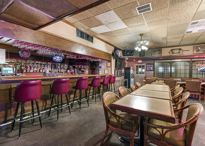 Lamplighter Inn And Suites - North