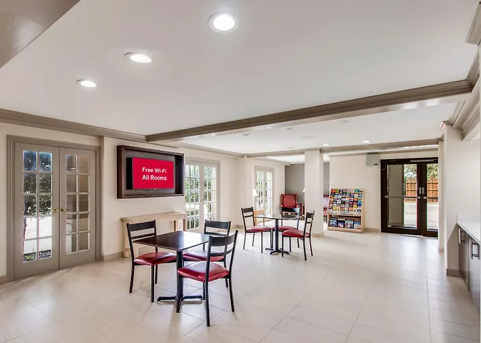 Red Roof Inn Plus+ Dallas - Addison