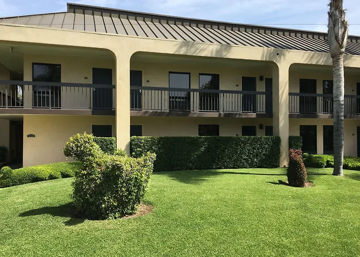 Best Western Plus South Coast Inn