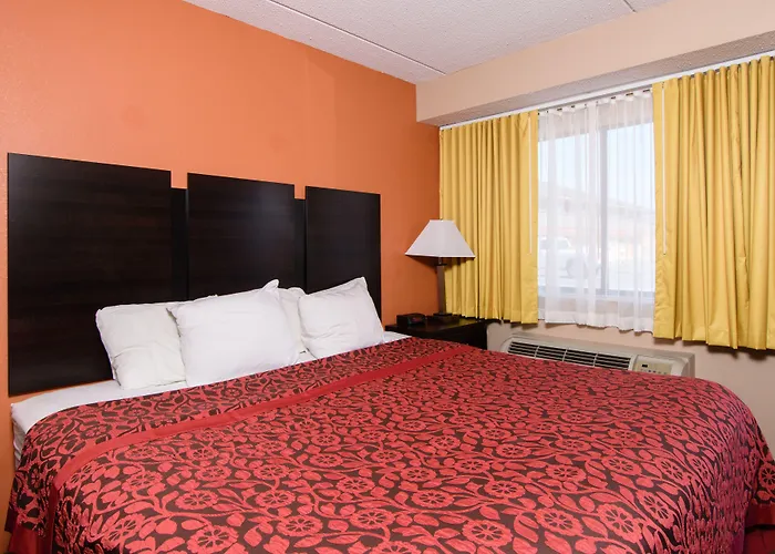 Days Inn By Wyndham Pittsburgh-Harmarville