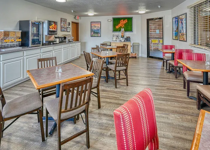 Yellowstone River Inn & Suites