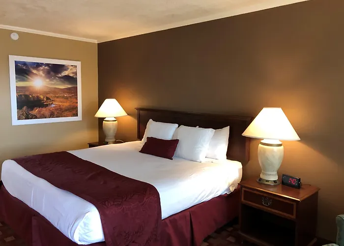 Days Inn & Suites By Wyndham Logan