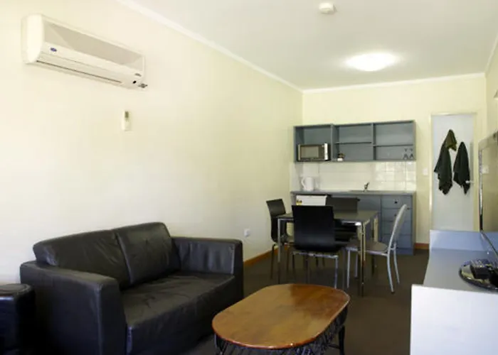 Seasons Hotel Newman