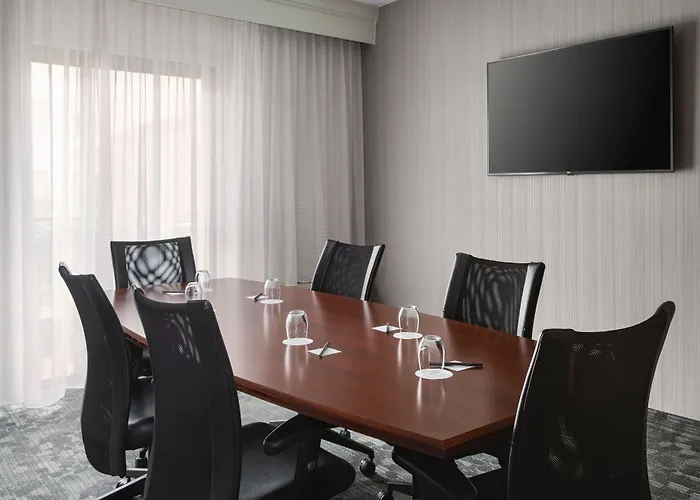 Courtyard By Marriott Mahwah