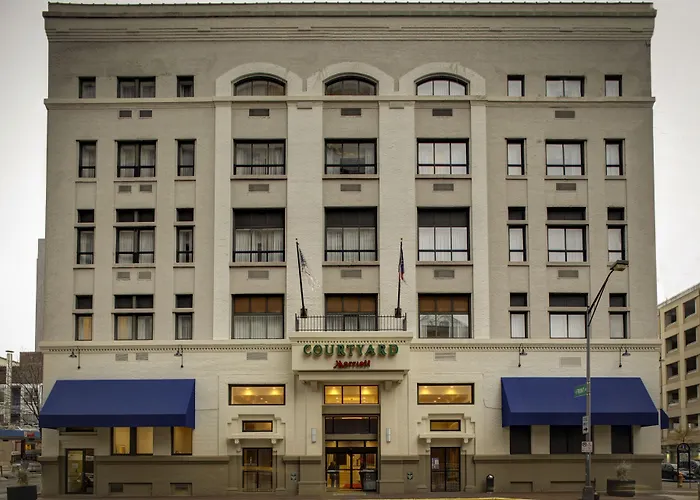 Courtyard By Marriott Columbus Downtown Hotel