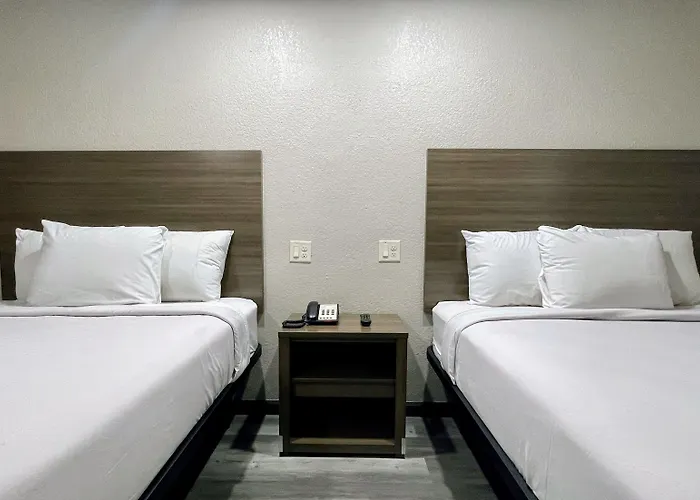 Days Inn By Wyndham Bloomington