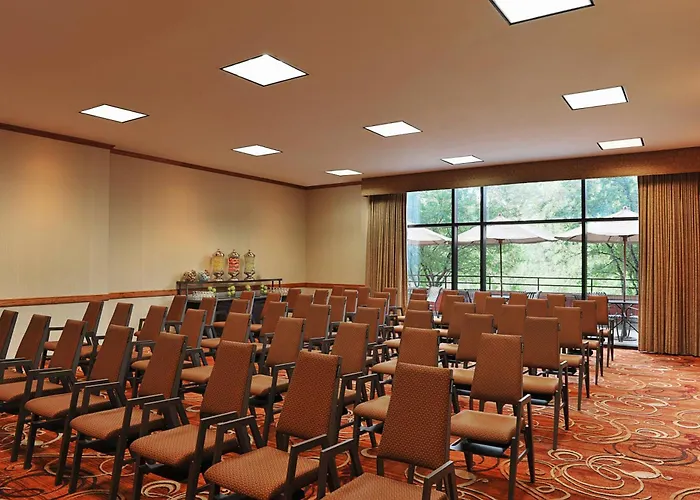 Sheraton Minneapolis West Hotel