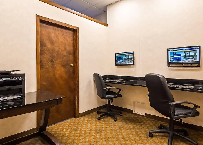 Best Western Plus Chicago Hillside
