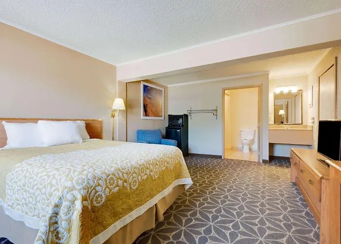 Days Inn By Wyndham Fairmont