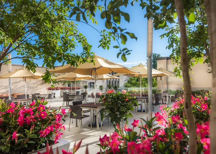 Courtyard By Marriott Bethesda Chevy Chase
