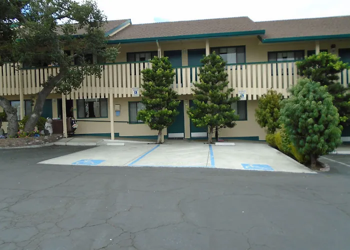 Scottish Fairway Inn