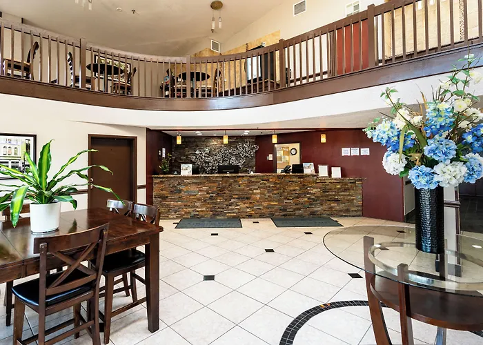 Americinn By Wyndham Grand Rapids Airport North