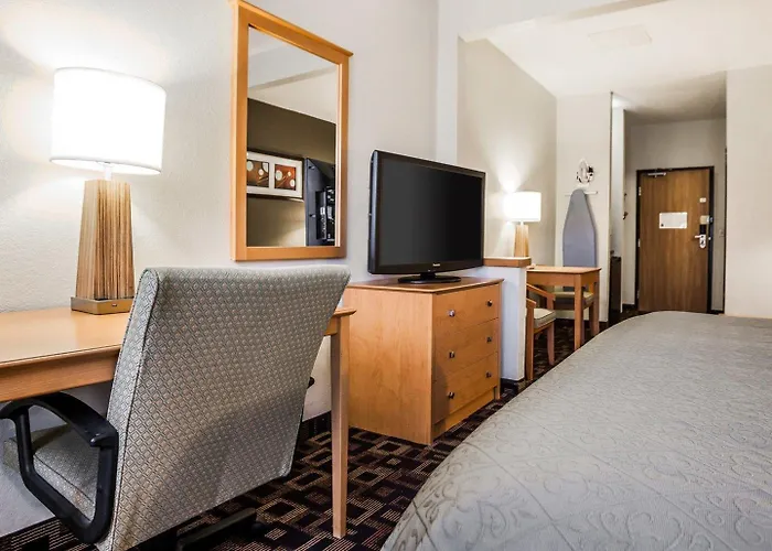 Quality Inn & Suites Des Moines Airport