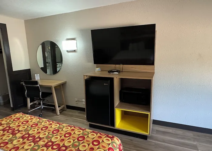 Days Inn By Wyndham Longview South