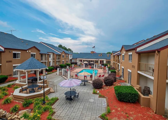 Red Roof Inn Plus+ & Suites Knoxville West - Cedar Bluff
