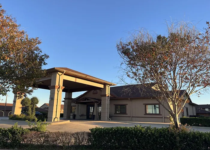 Red Roof Inn & Suites Sulphur Springs