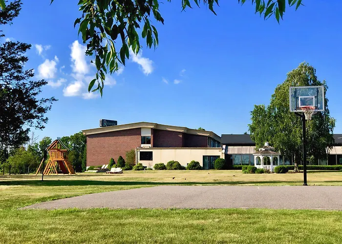 Riverview Inn & Suites