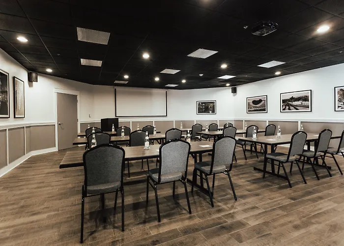 Vinland Hotel And Lounge