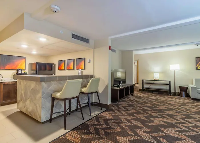 Doubletree By Hilton Lawrence