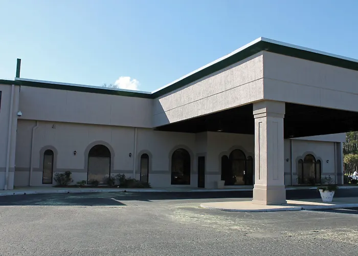 Cottonwood Suites Savannah Hotel & Conference Center