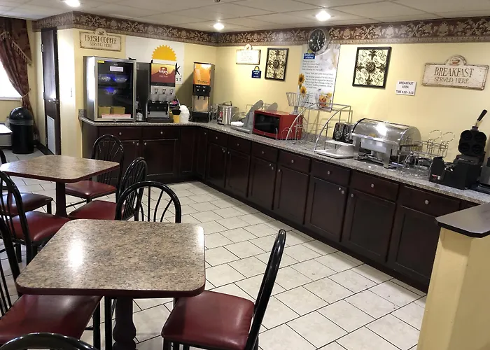 Days Inn & Suites By Wyndham Youngstown / Girard Ohio