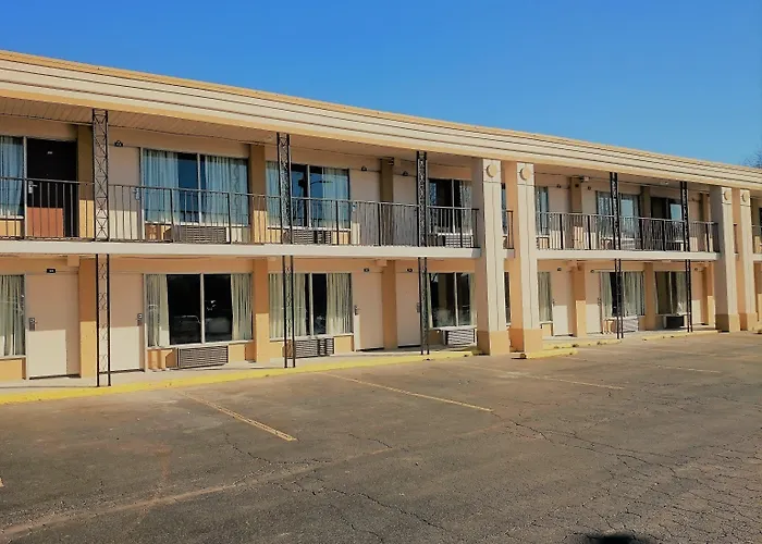 Super 8 By Wyndham Asheville Airport
