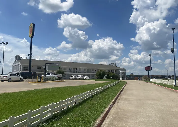 Super 8 By Wyndham Terrell