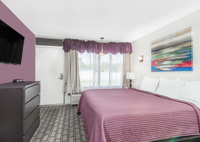 Days Inn By Wyndham St Clairsville