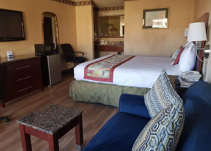 Travelodge By Wyndham Costa Mesa Newport Beach Hacienda