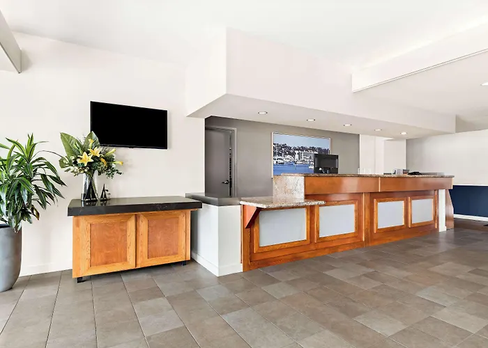 Best Western Yacht Harbor Hotel