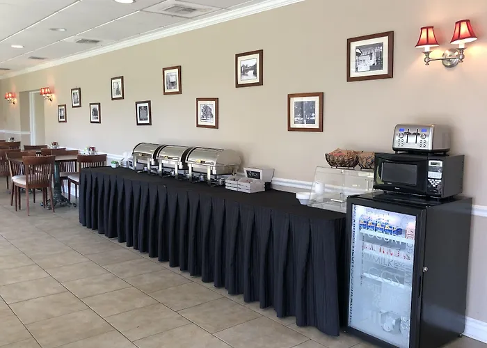 Iberia House & Suites