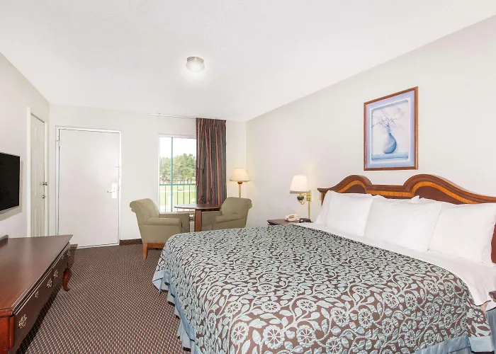 Days Inn By Wyndham West Point