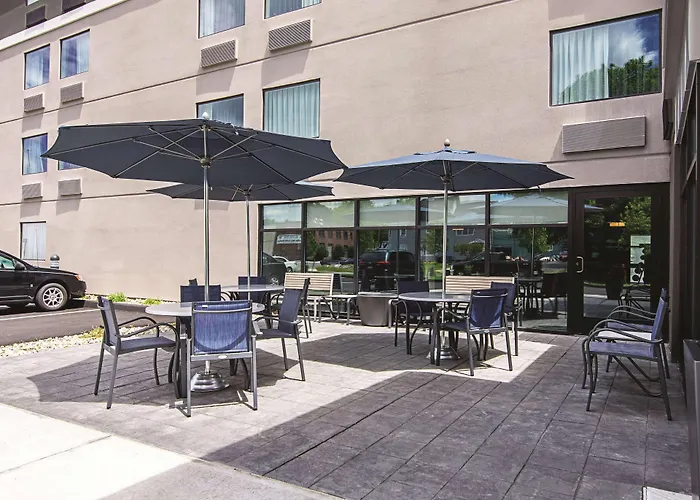 La Quinta Inn & Suites By Wyndham Portland Dt Maine Med